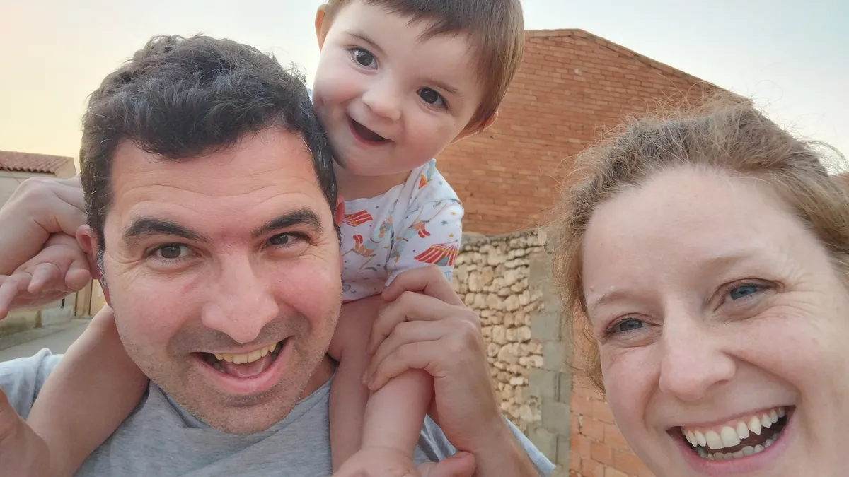 Foto de Antonio con su familia